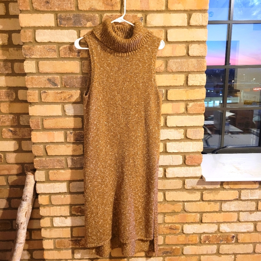 Side Slit Sleeveless Turtleneck Sweater